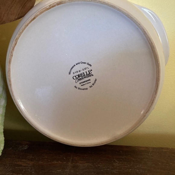 Corelle Coordinates 1.5 casserole dish with lid - Picture 4 of 5